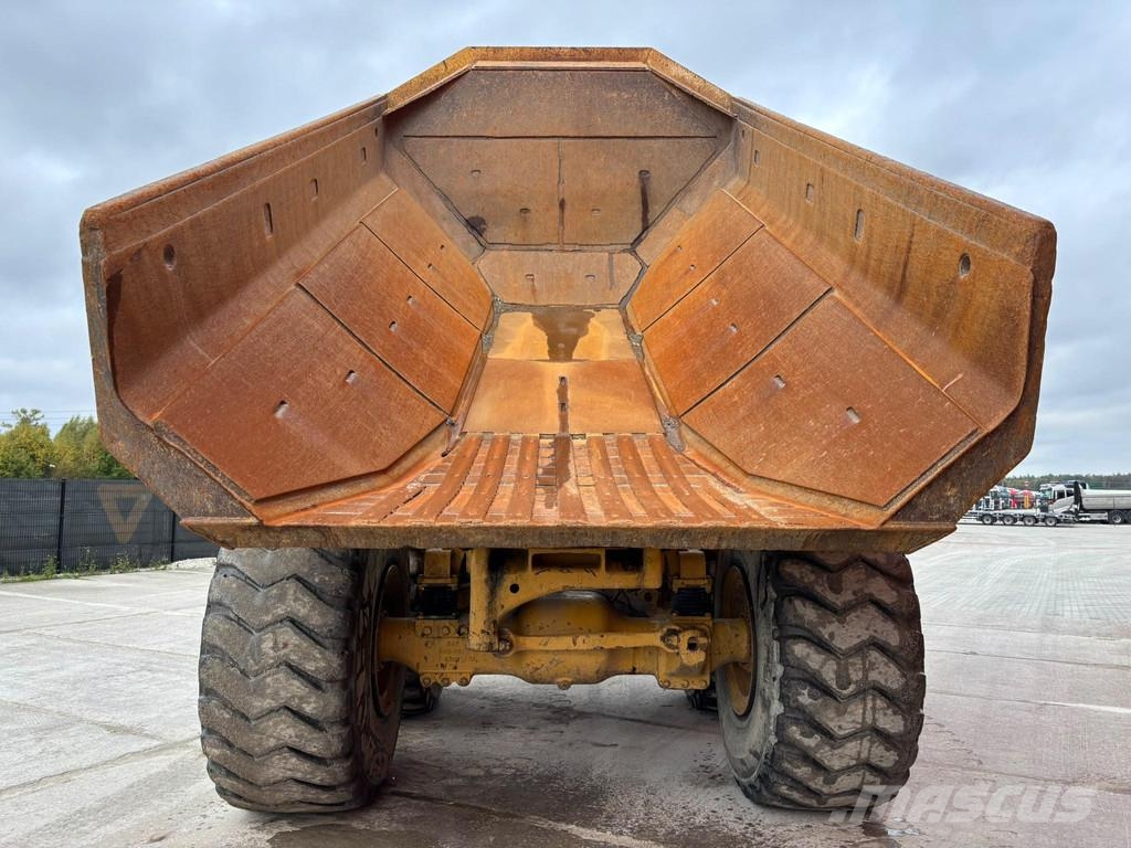 CAT 740 6x6 AC Dumper - Knickgelenk