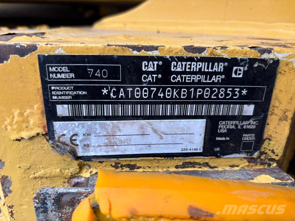 CAT 740 6x6 AC Dumper - Knickgelenk