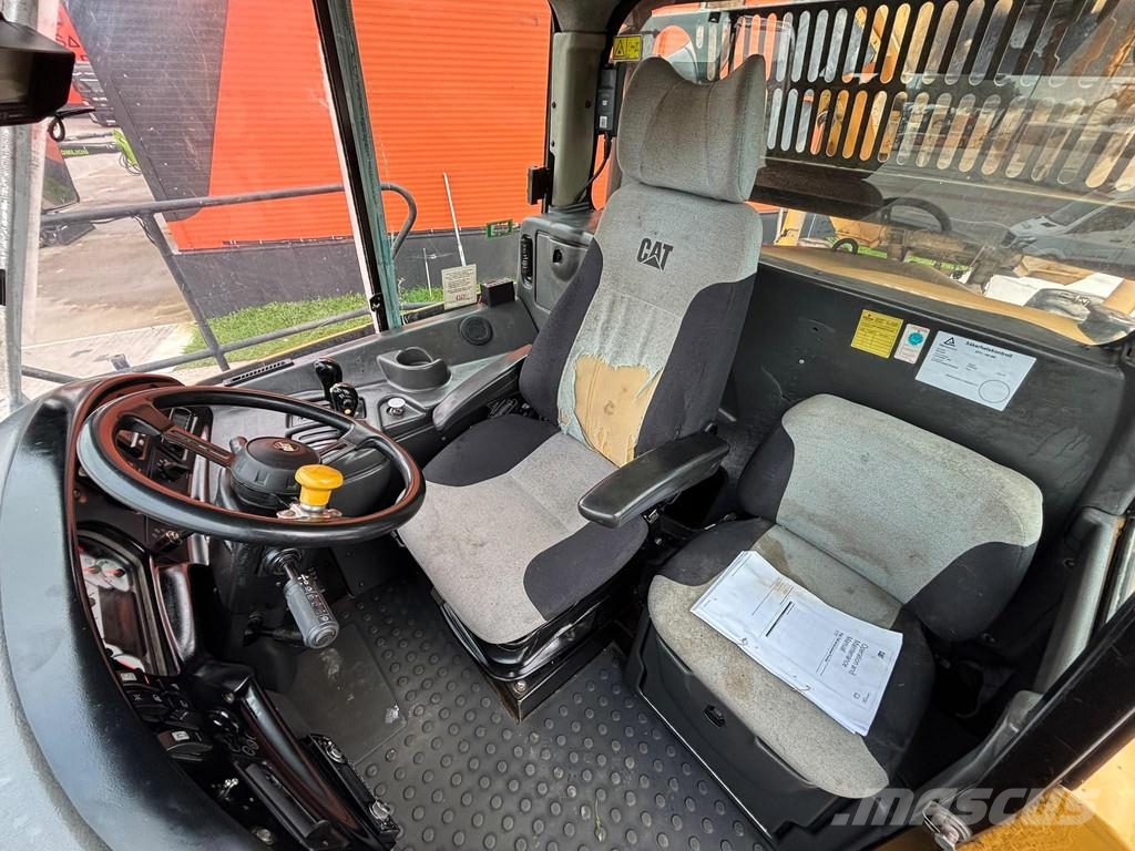 CAT 740 6x6 AC Dumper - Knickgelenk