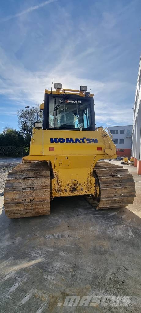 Komatsu D 65 PX-16 Гусеничные бульдозеры