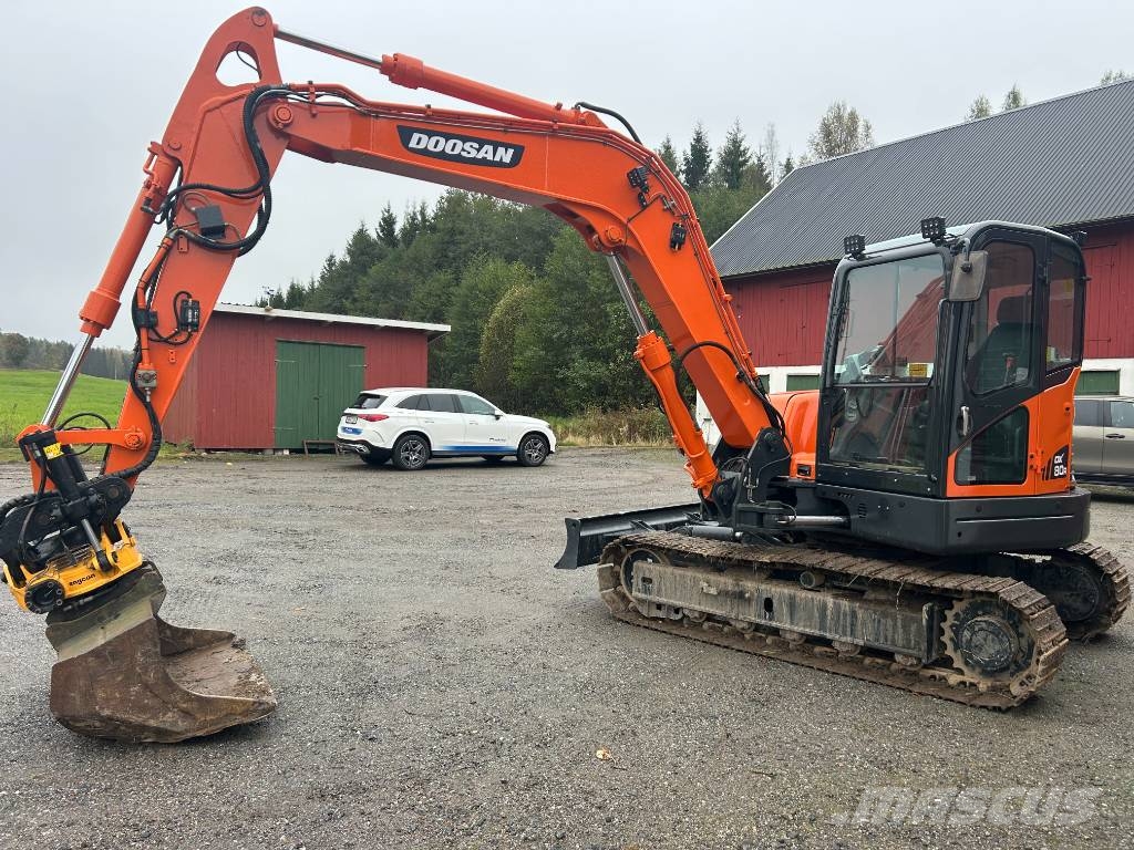 Doosan DX 80 R, stållarv Midi rýpadla 7t - 12t