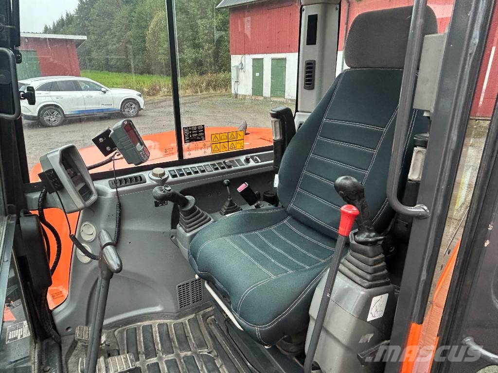 Doosan DX 80 R, stållarv Midi rýpadla 7t - 12t