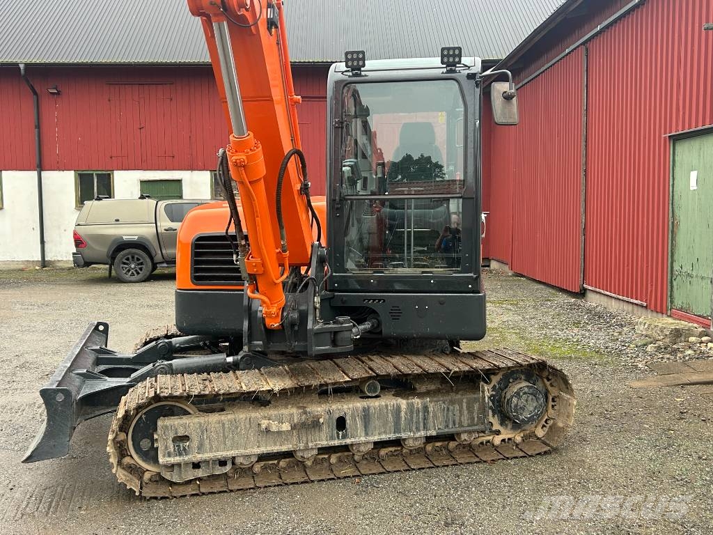 Doosan DX 80 R, stållarv Midi rýpadla 7t - 12t
