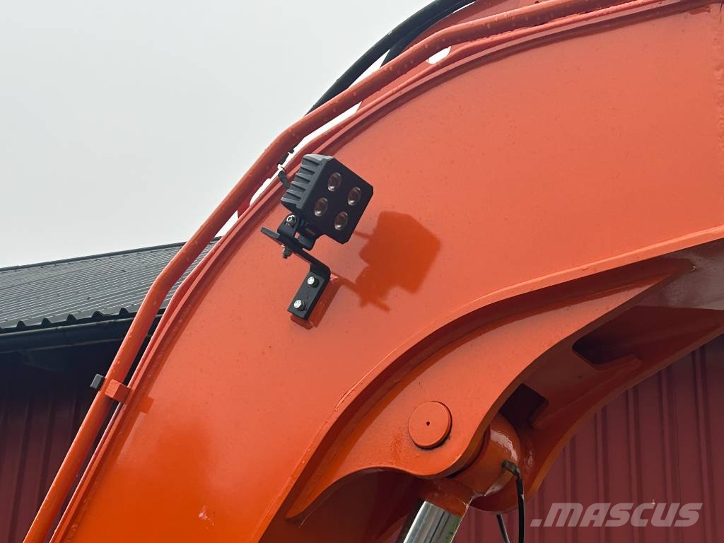 Doosan DX 80 R, stållarv Midi rýpadla 7t - 12t