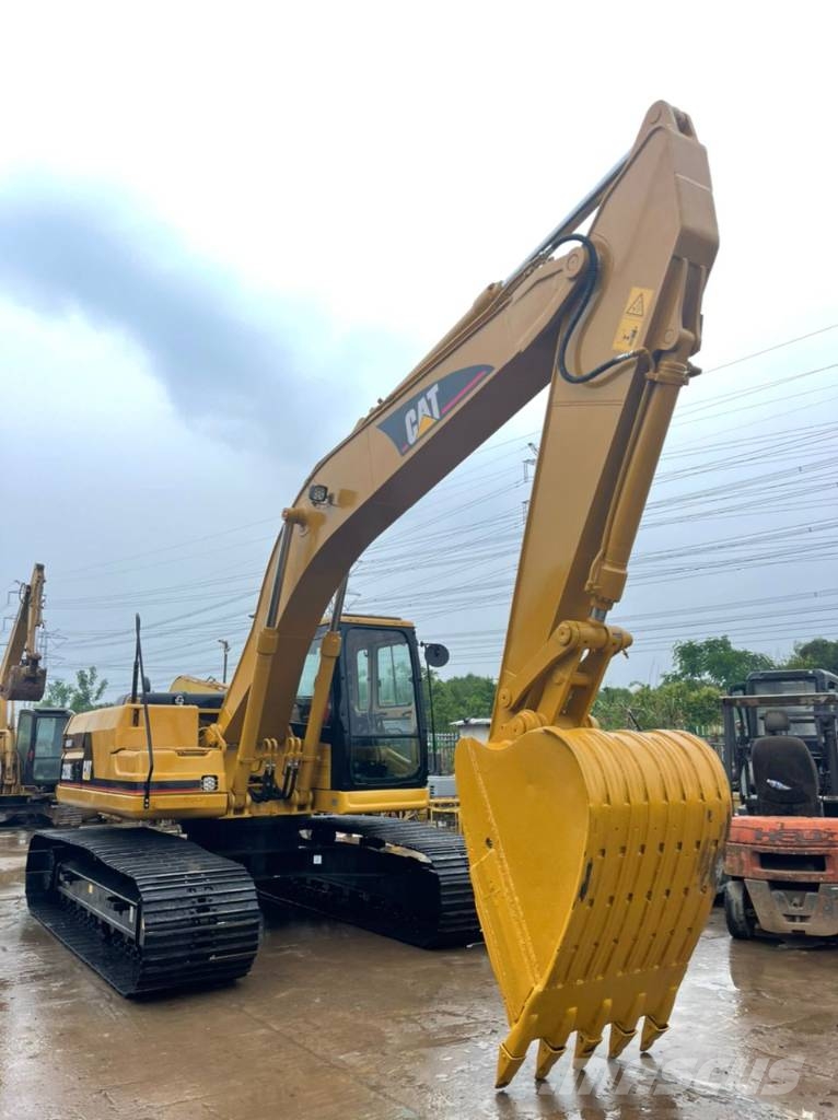 CAT 320 B L Lánctalpas kotrók