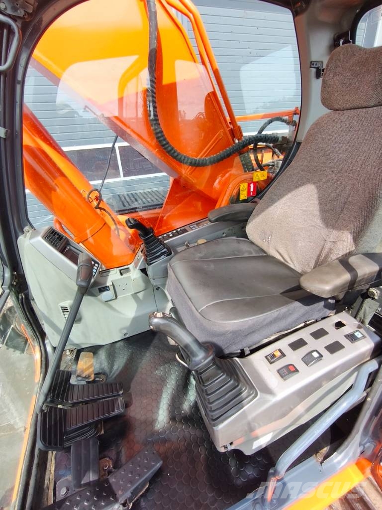 Doosan DX 340 LC حفارات زحافة