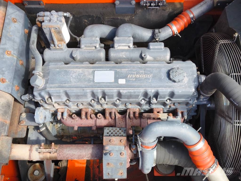 Doosan DX 340 LC حفارات زحافة
