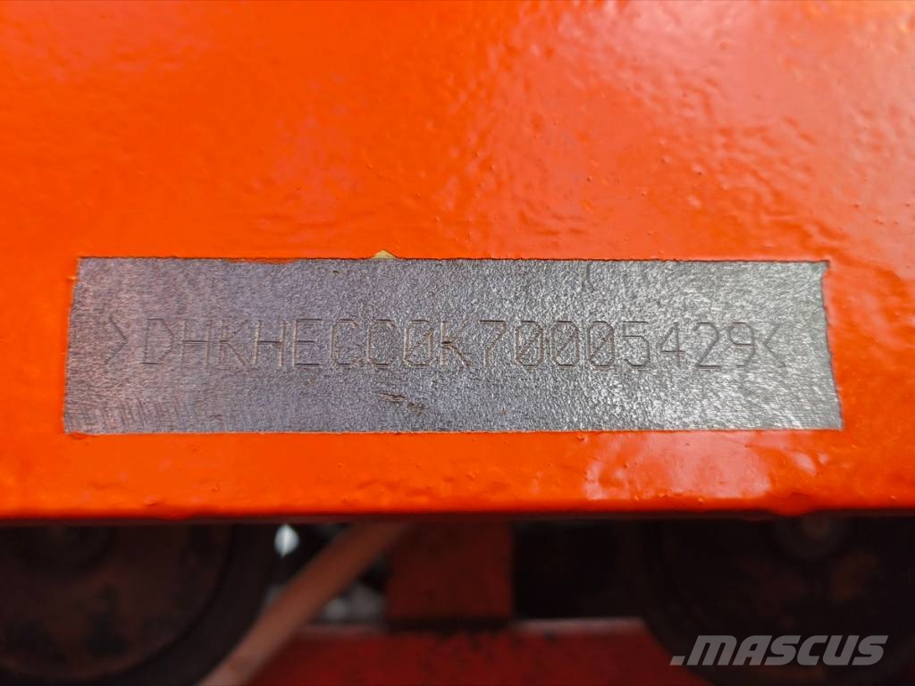 Doosan DX 340 LC حفارات زحافة