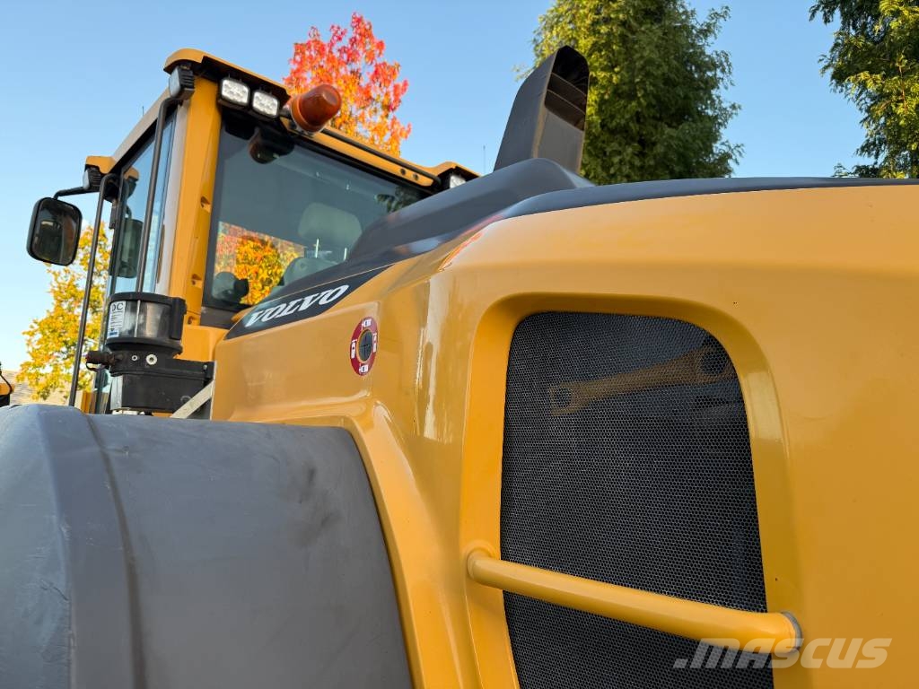 Volvo L 120 H Iekrāvēji uz riteņiem