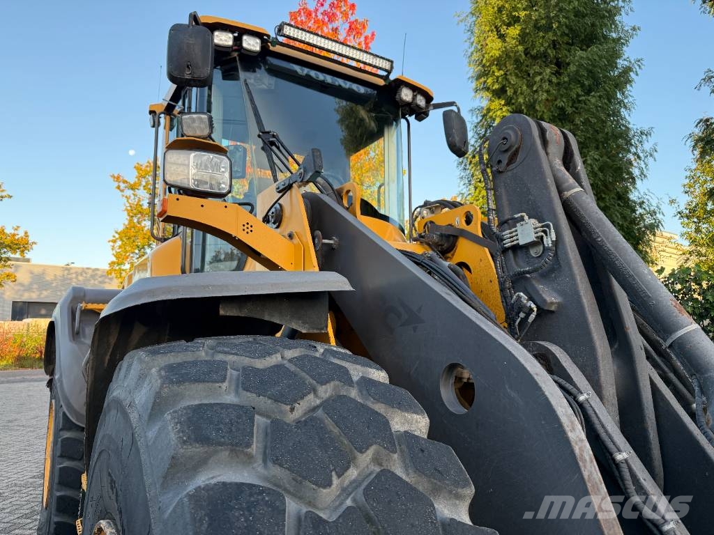 Volvo L 120 H Iekrāvēji uz riteņiem