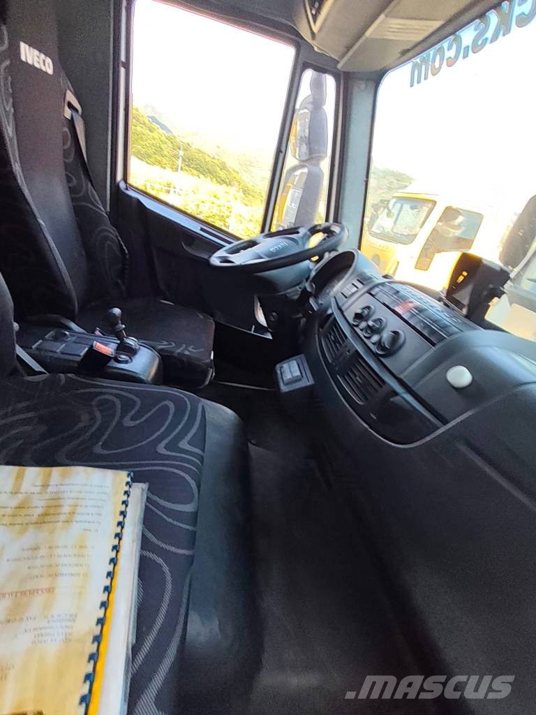 Iveco Eurocargo 180 E25K Camiones grúa