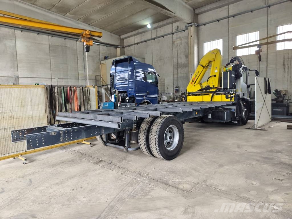 Iveco Eurocargo 180 E25K Camiones grúa