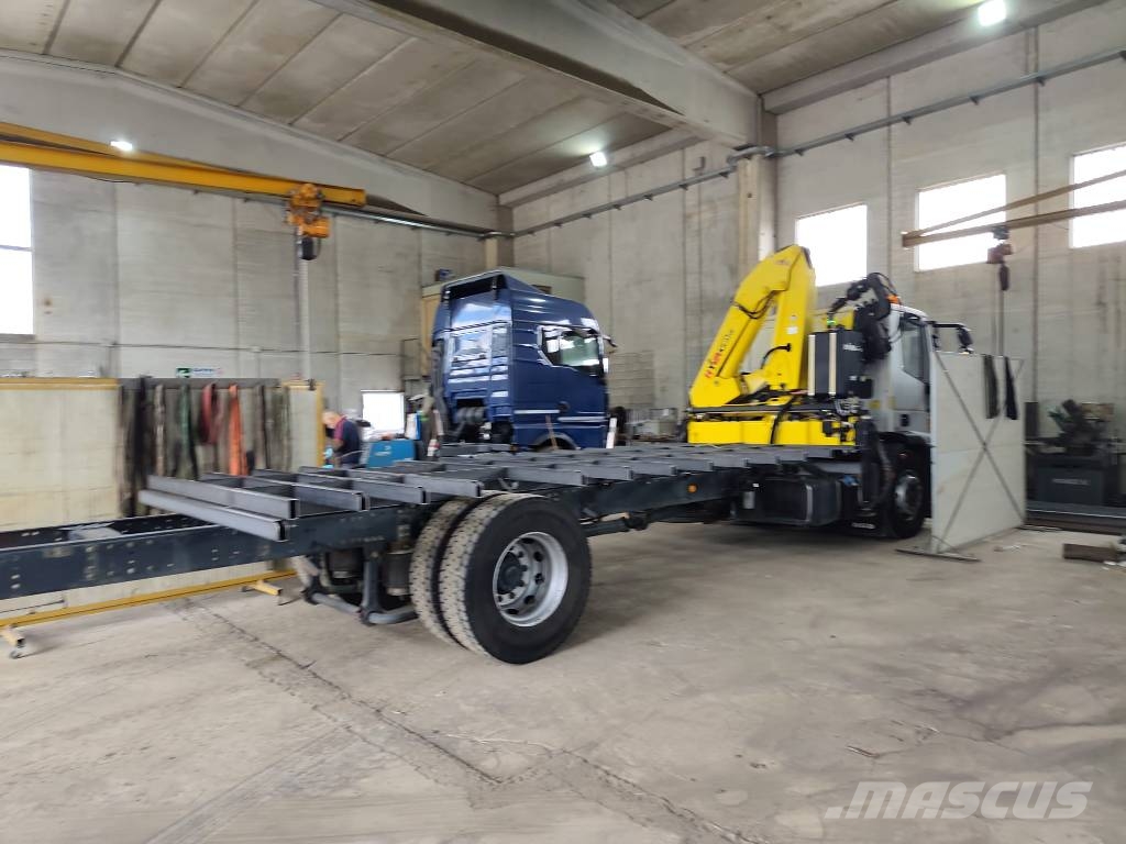Iveco Eurocargo 180 E25K Camiones grúa