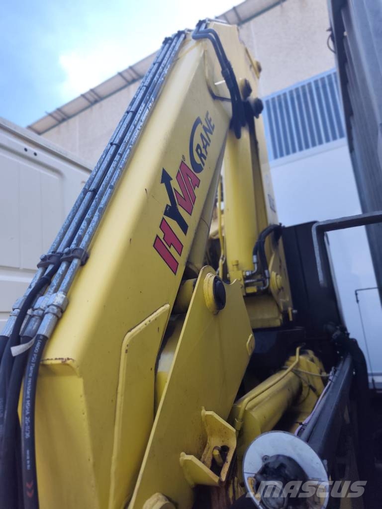 Iveco Eurocargo 180 E25K Camiones grúa