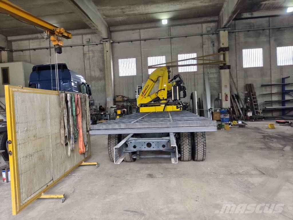 Iveco Eurocargo 180 E25K Camiones grúa