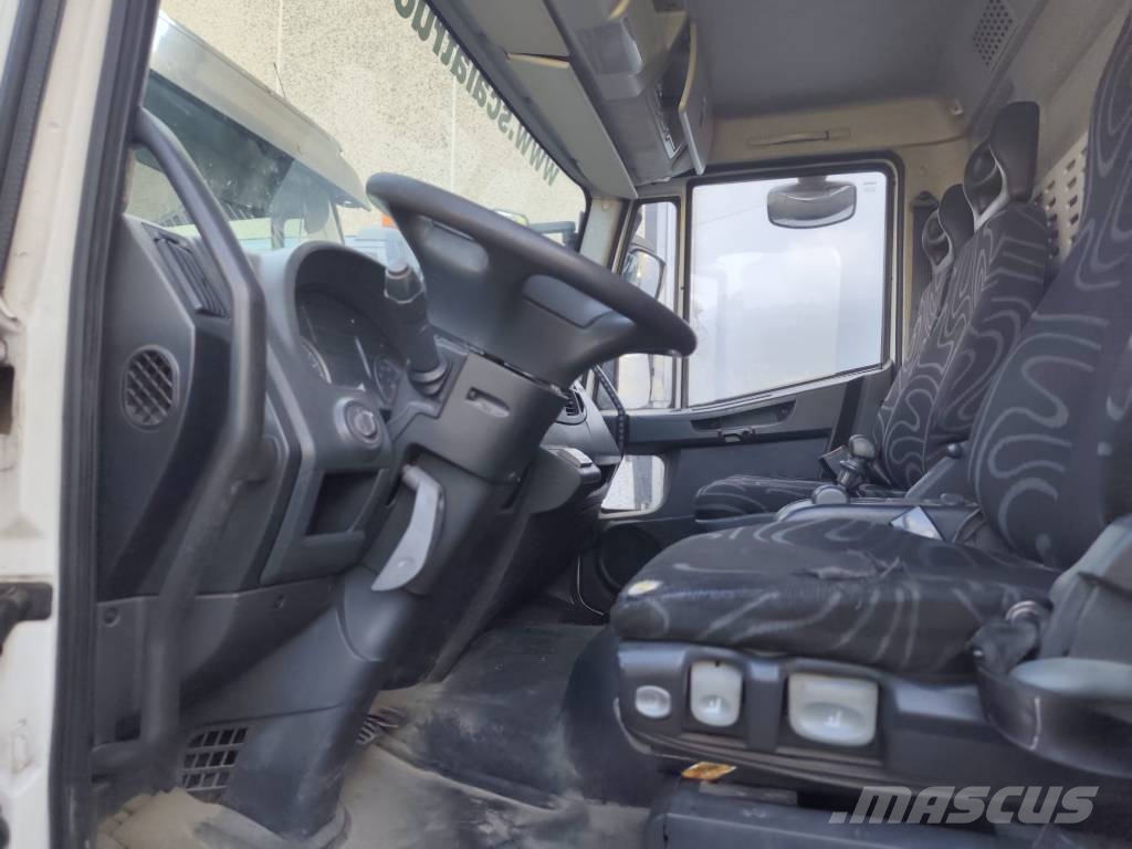 Iveco Eurocargo 180 E25K Camiones grúa