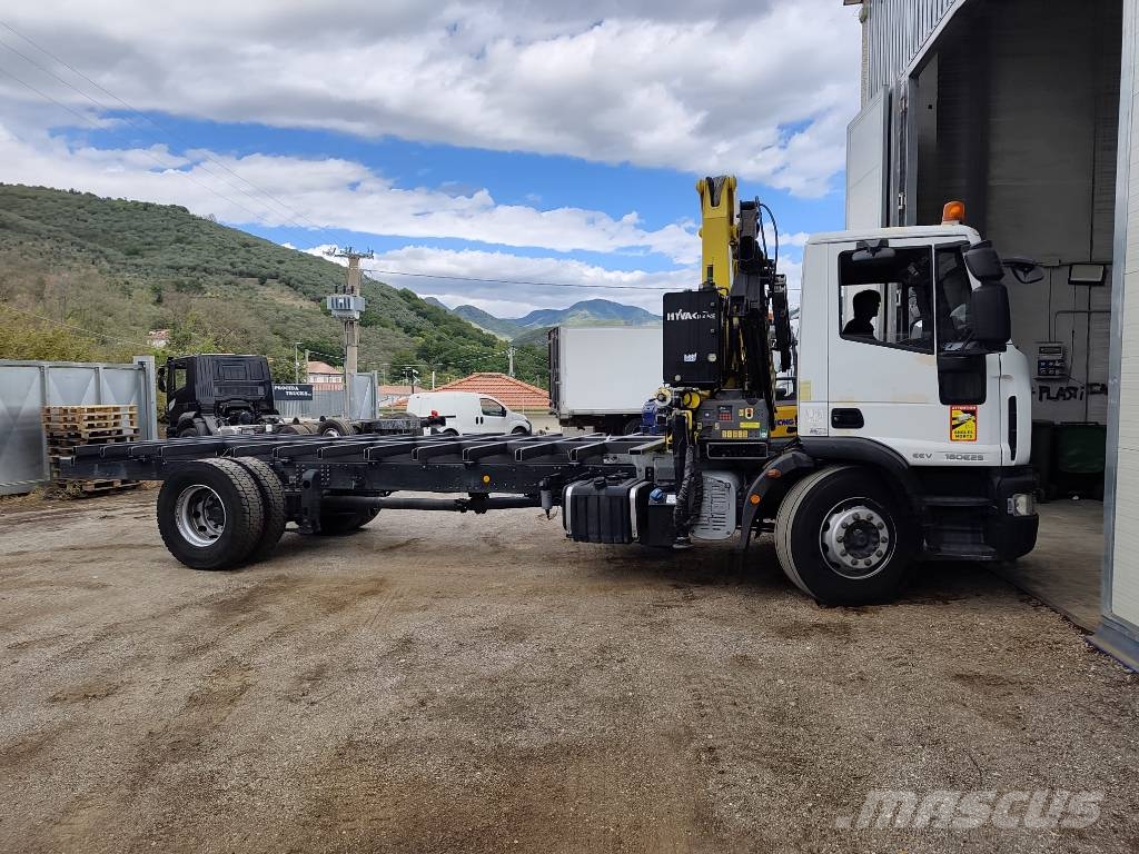 Iveco Eurocargo 180 E25K Camiones grúa