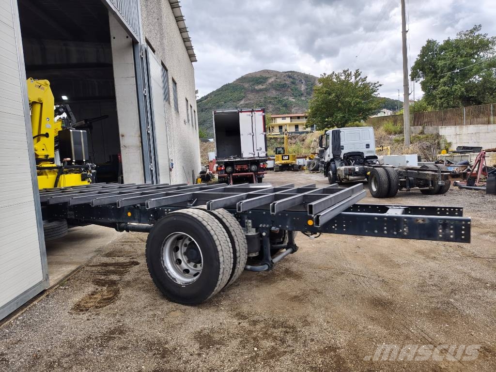 Iveco Eurocargo 180 E25K Camiones grúa