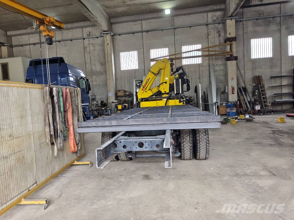 Iveco Eurocargo 180 E25K Camiones grúa