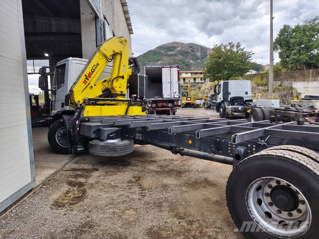 Iveco Eurocargo 180 E25K Camiones grúa
