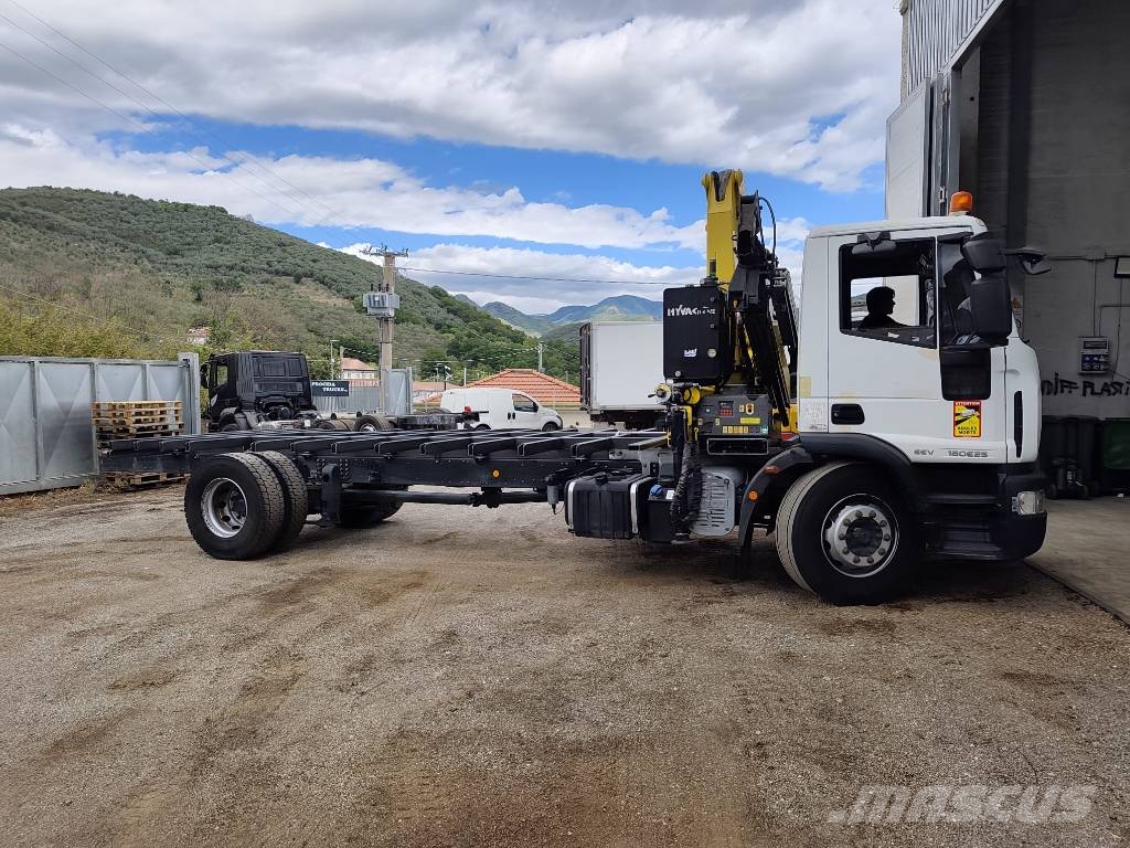 Iveco Eurocargo 180 E25K Camiones grúa