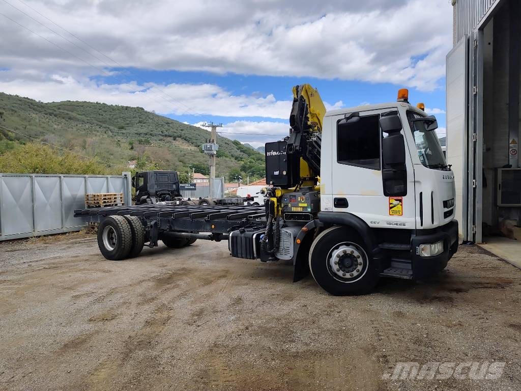 Iveco Eurocargo 180 E25K Camiones grúa