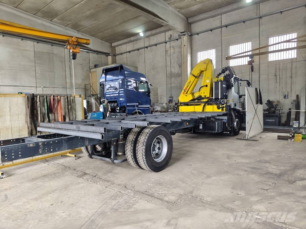 Iveco Eurocargo 180 E25K Camiones grúa