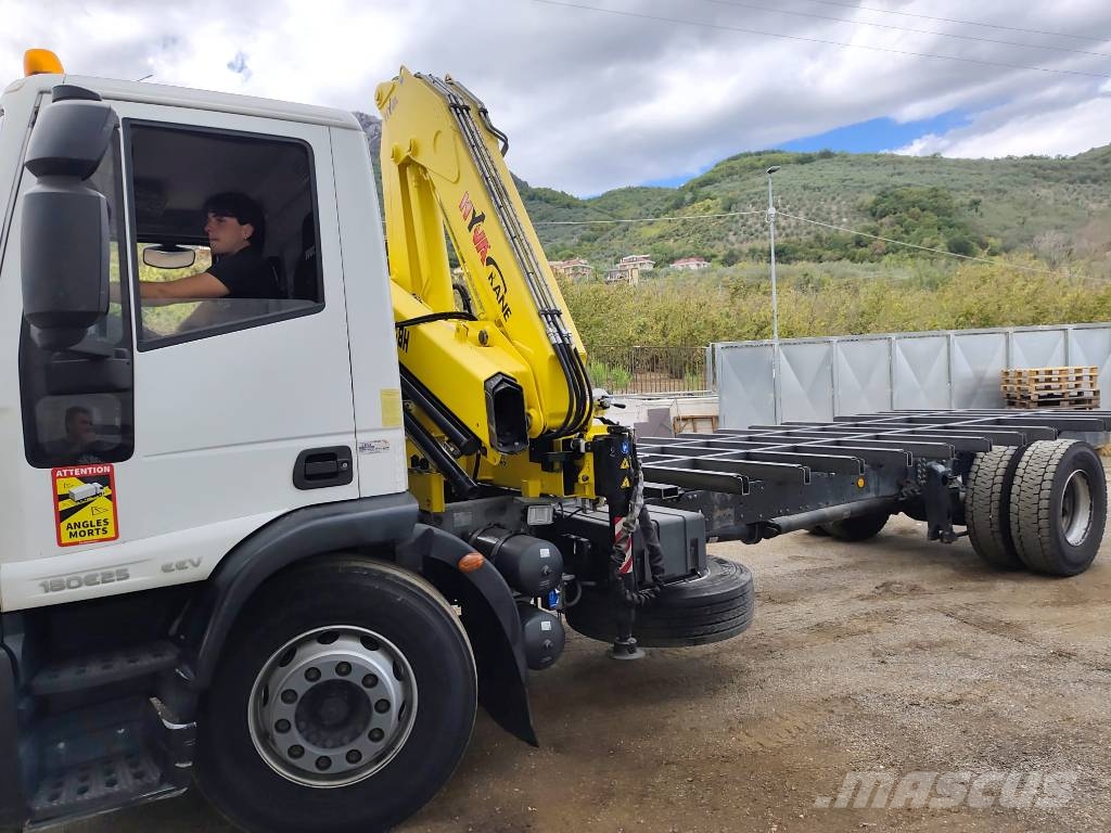 Iveco Eurocargo 180 E25K Camiones grúa