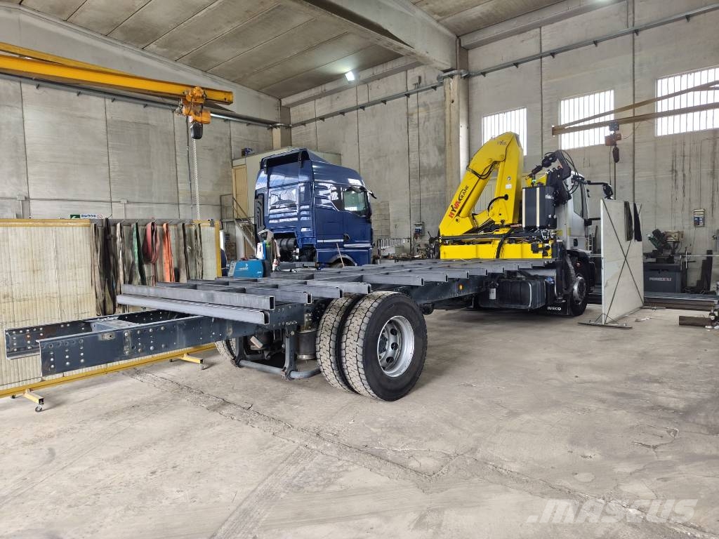 Iveco Eurocargo 180 E25K Camiones grúa
