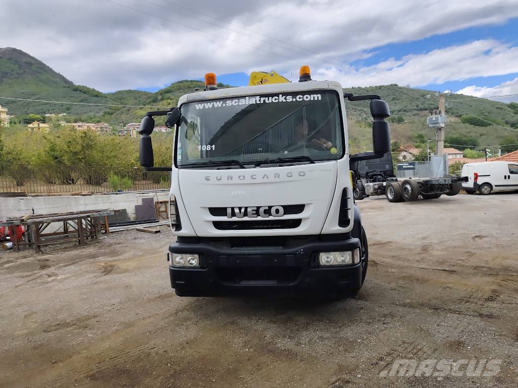 Iveco Eurocargo 180 E25K Camiones grúa