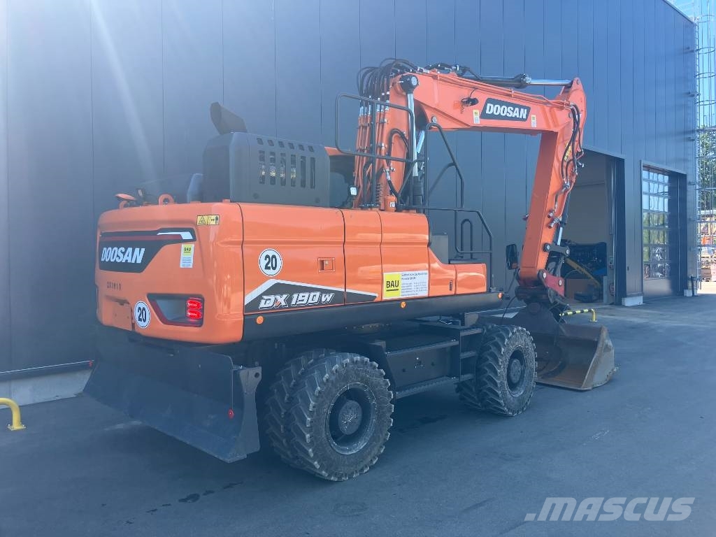 Doosan DX 190 W-7 Mobilbagger Escavatori gommati