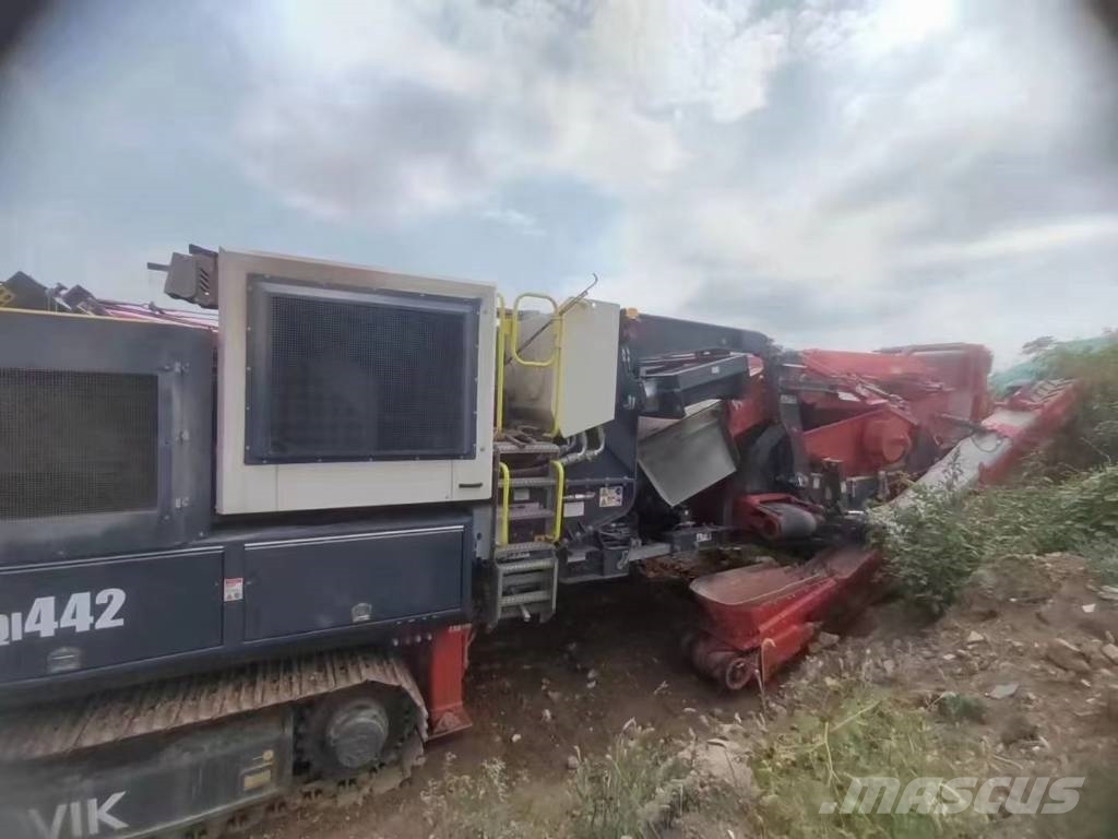Sandvik QI442 Tracked Impact Crusher+QA335 Tracked Screen Mobile Brecher
