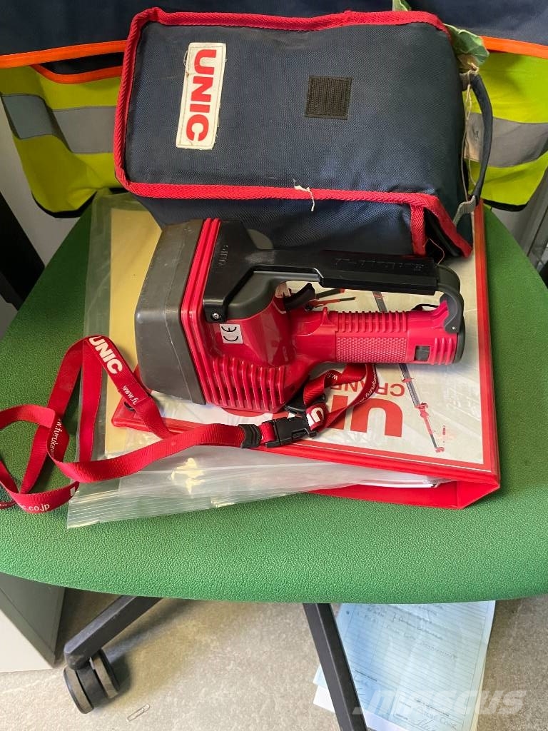 Unic URW 547 Raupenkrane