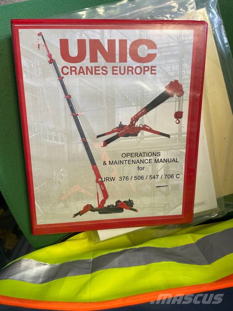 Unic URW 547 Raupenkrane