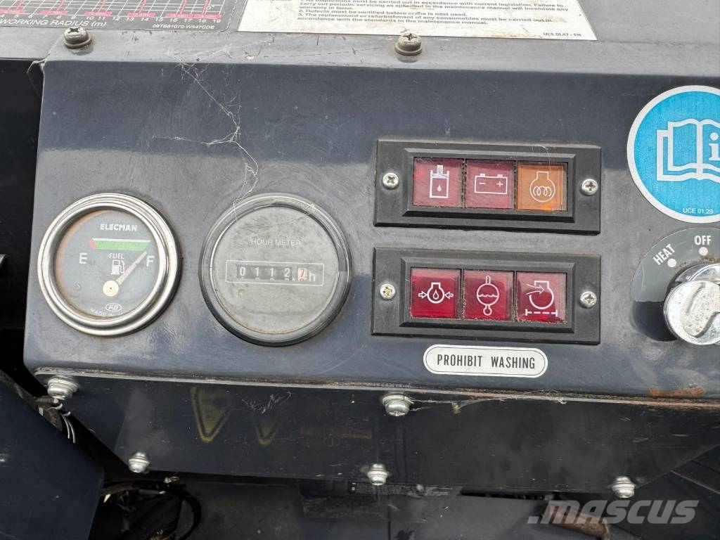 Unic URW 547 Tracked cranes