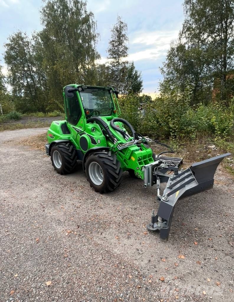 Avant 860 i Skid steer mini nakladalci