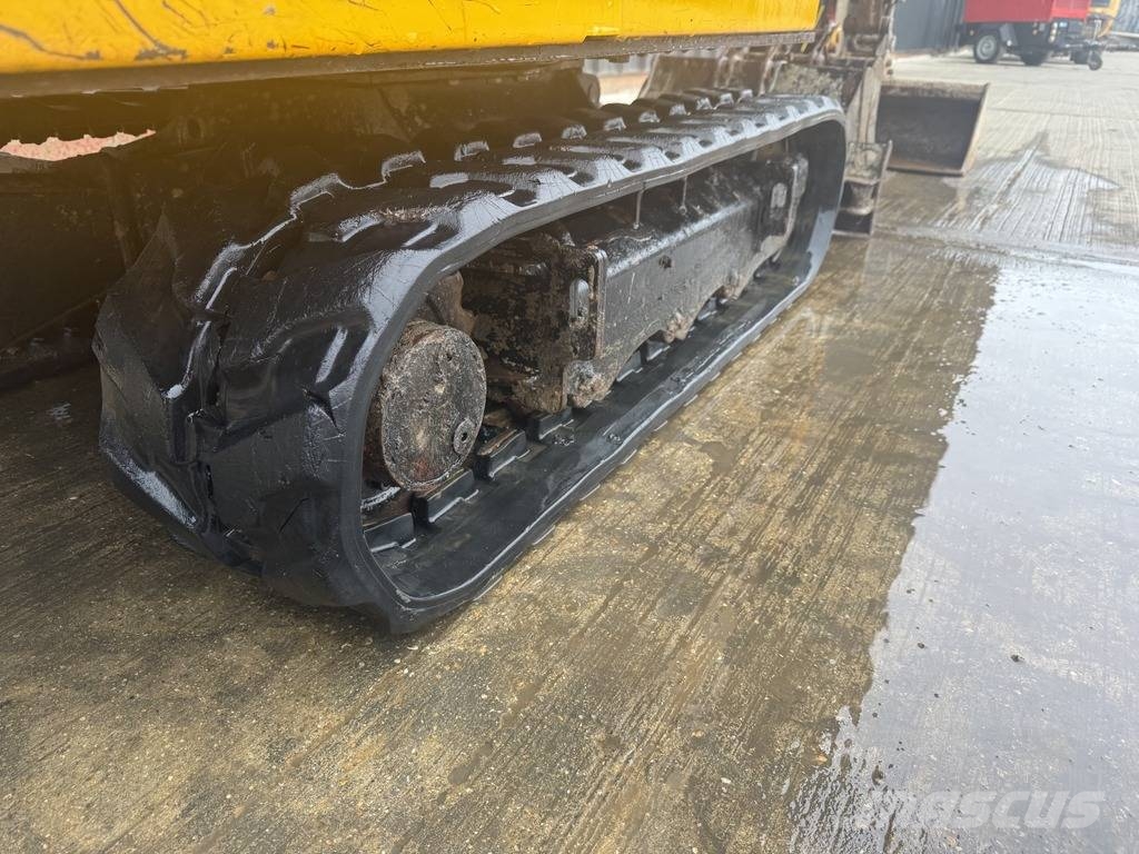 JCB 15 C-1 1.5t Mini Excavator with 3 Buckets حفارات صغيرة أقل من 7 طن (حفارات صغيرة)