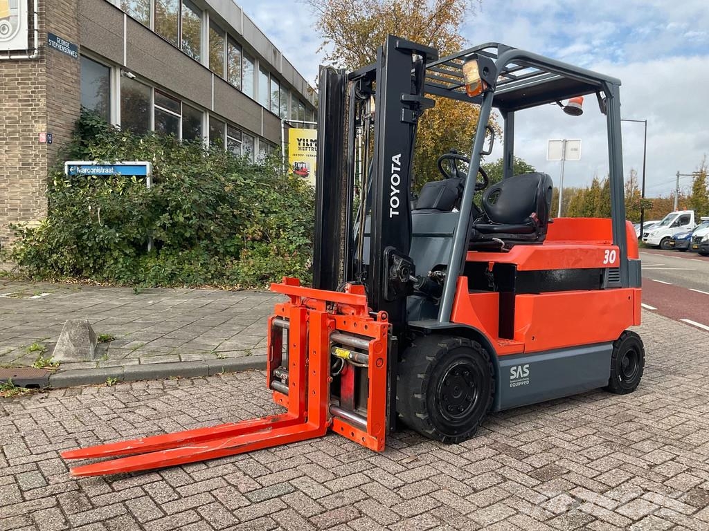 Toyota 7FBMF30 3000KG 3.30METER HEFTRUCK Elektriskie autoiekrāvēji