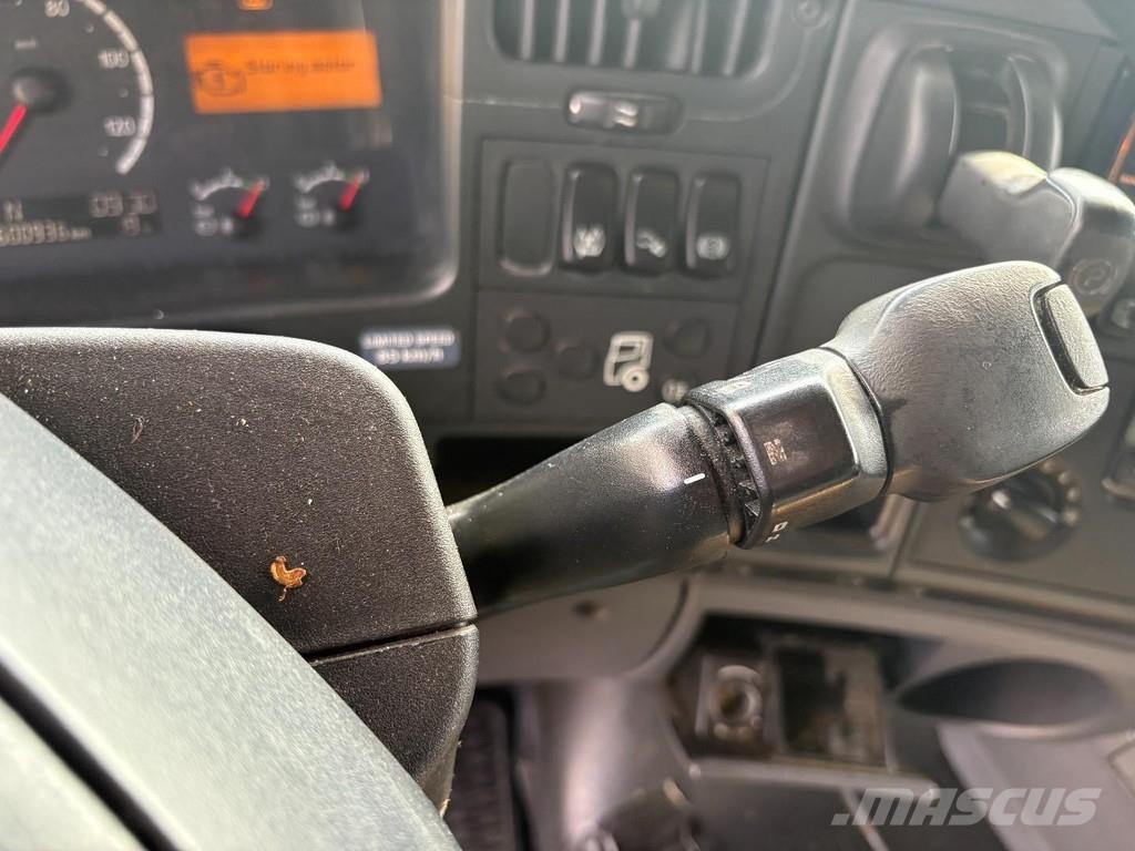 Scania P 380 + 3pedals + 6X2 + LIFT AXLE + LOADLIFT 2500 Camiones con caja de remolque