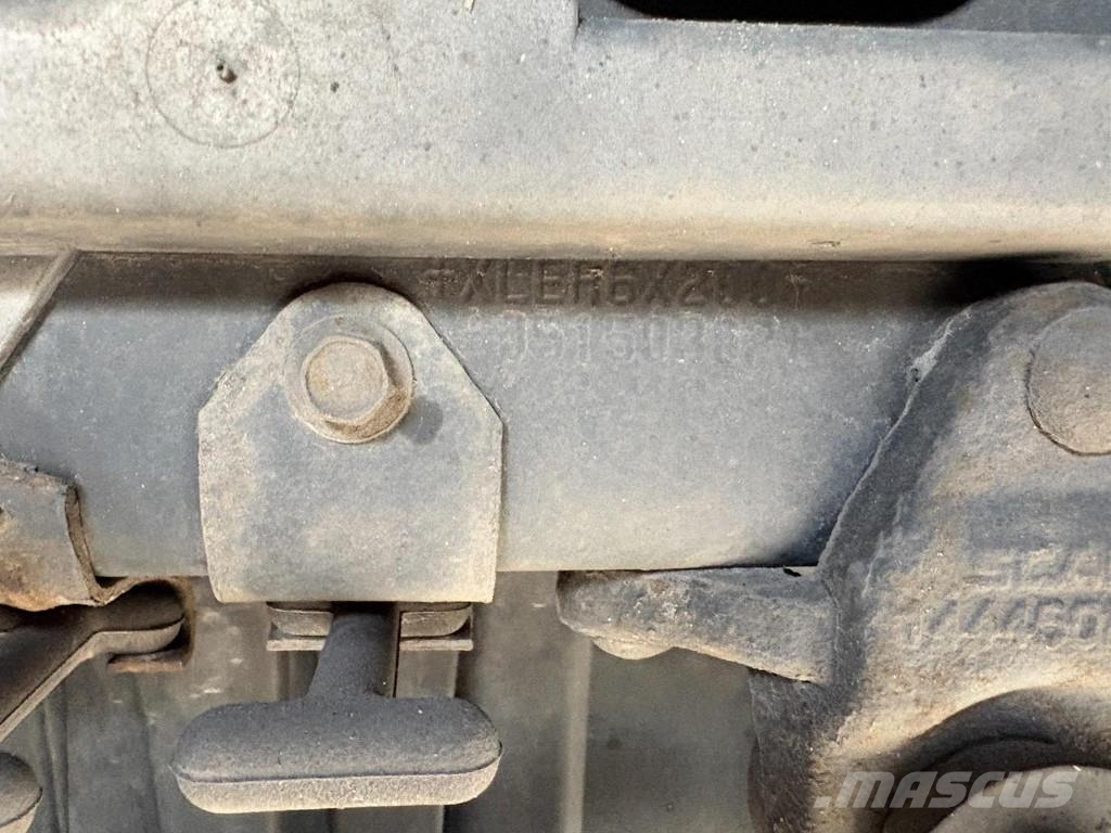 Scania P 380 + 3pedals + 6X2 + LIFT AXLE + LOADLIFT 2500 Camiones con caja de remolque