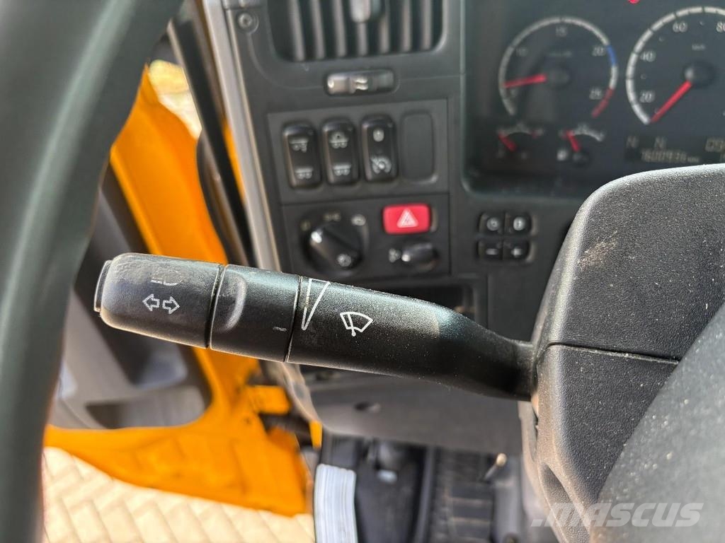 Scania P 380 + 3pedals + 6X2 + LIFT AXLE + LOADLIFT 2500 Camiones con caja de remolque
