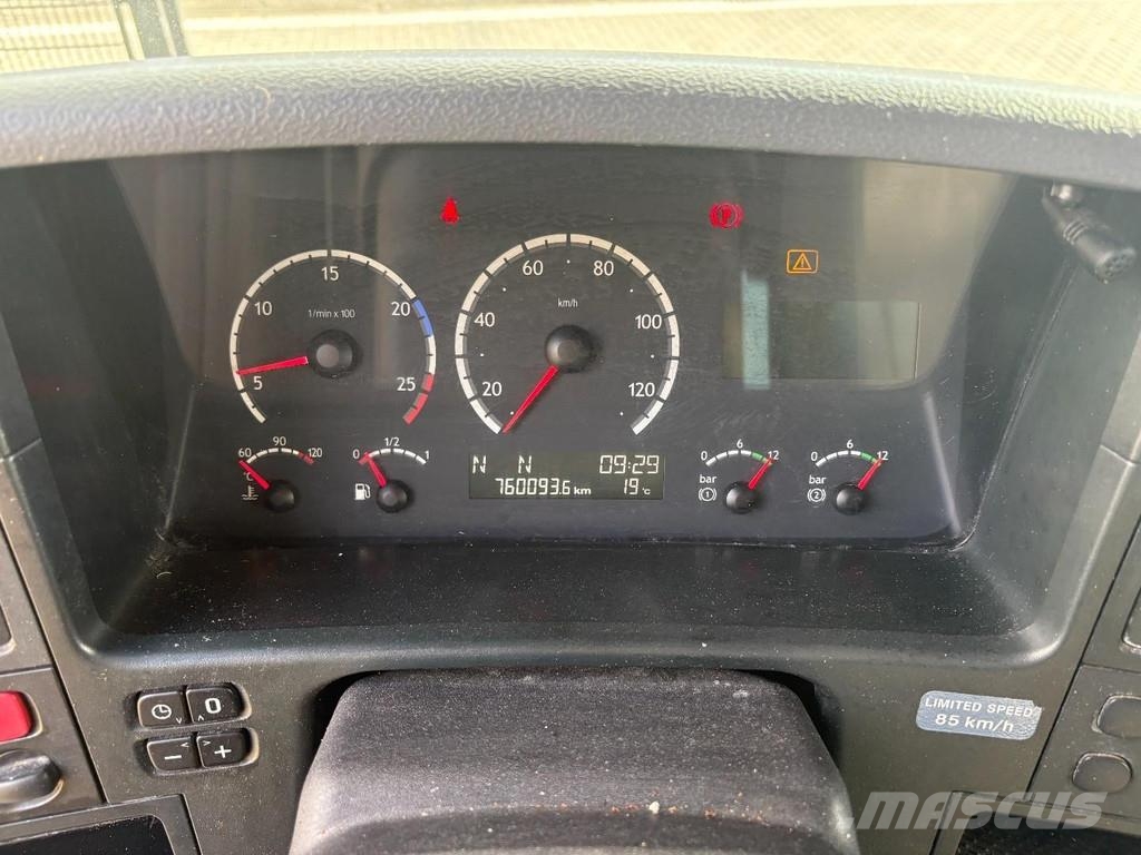 Scania P 380 + 3pedals + 6X2 + LIFT AXLE + LOADLIFT 2500 Camiones con caja de remolque