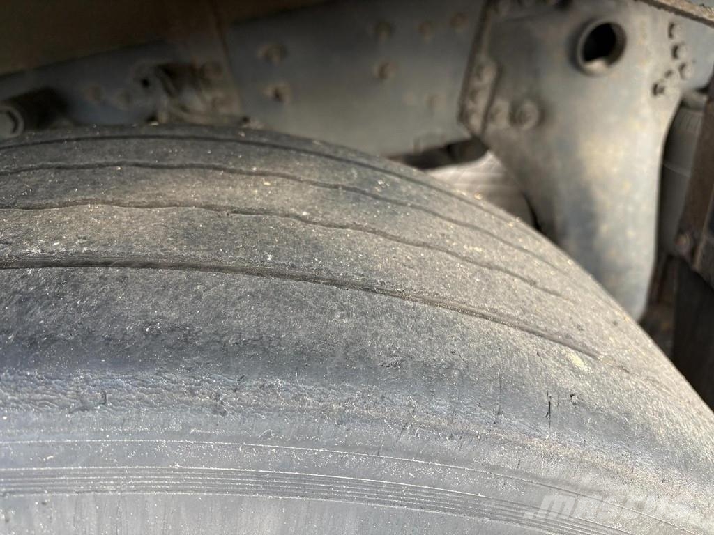 Scania P 380 + 3pedals + 6X2 + LIFT AXLE + LOADLIFT 2500 Camiones con caja de remolque