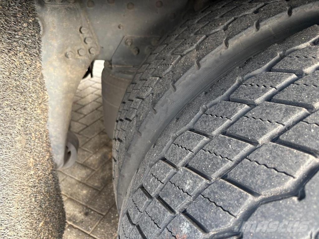 Scania P 380 + 3pedals + 6X2 + LIFT AXLE + LOADLIFT 2500 Camiones con caja de remolque