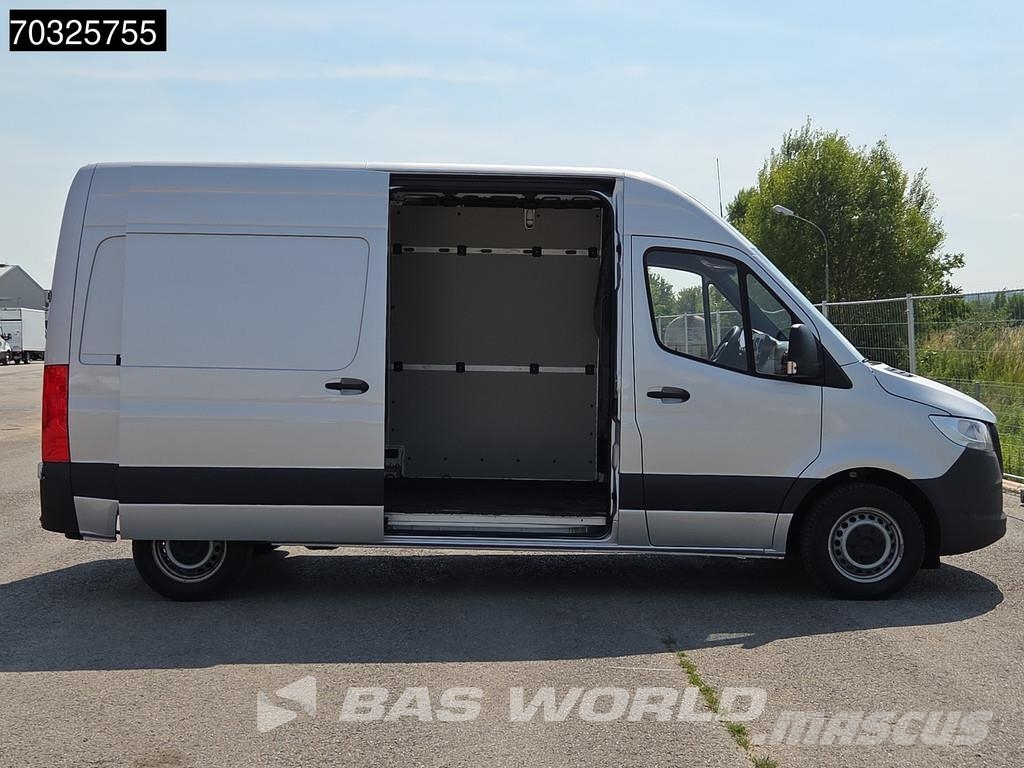 Mercedes-Benz Sprinter 215 CDI Automatik 150PS L2H2 Klima Kamera Lätta skåpbilar