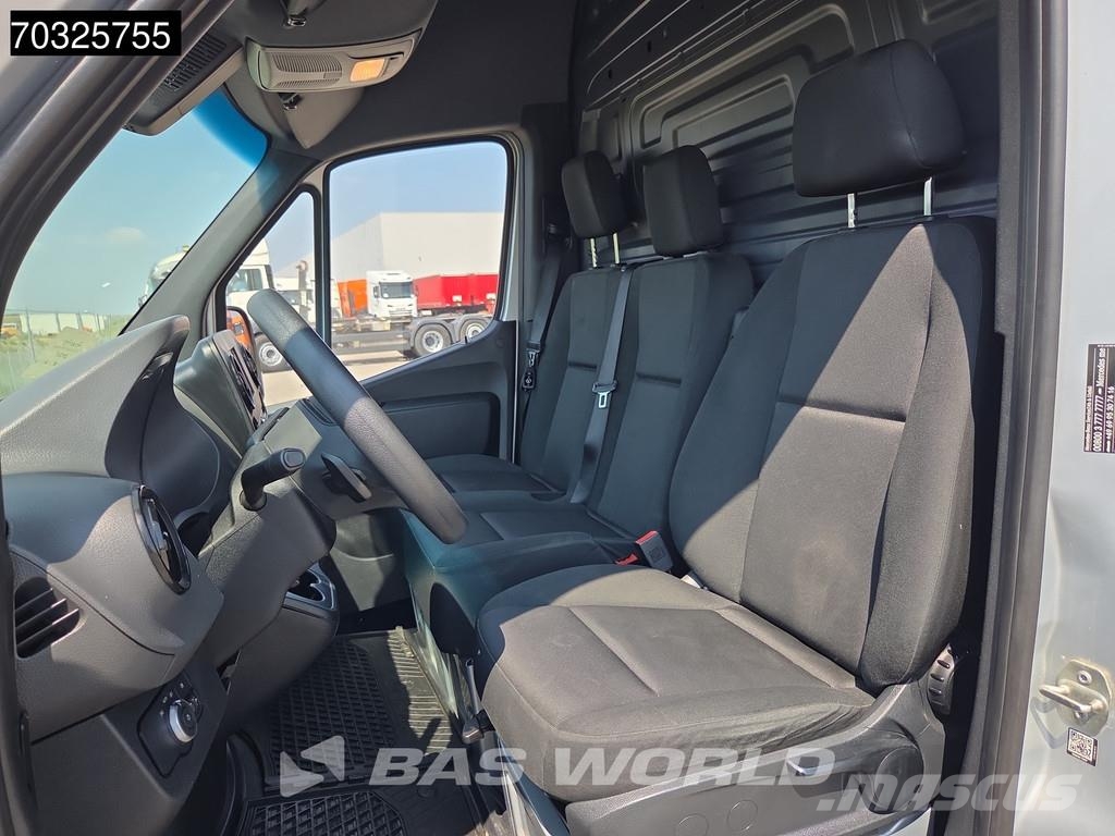 Mercedes-Benz Sprinter 215 CDI Automatik 150PS L2H2 Klima Kamera Lätta skåpbilar