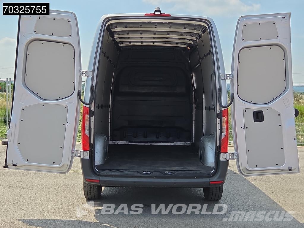 Mercedes-Benz Sprinter 215 CDI Automatik 150PS L2H2 Klima Kamera Lätta skåpbilar
