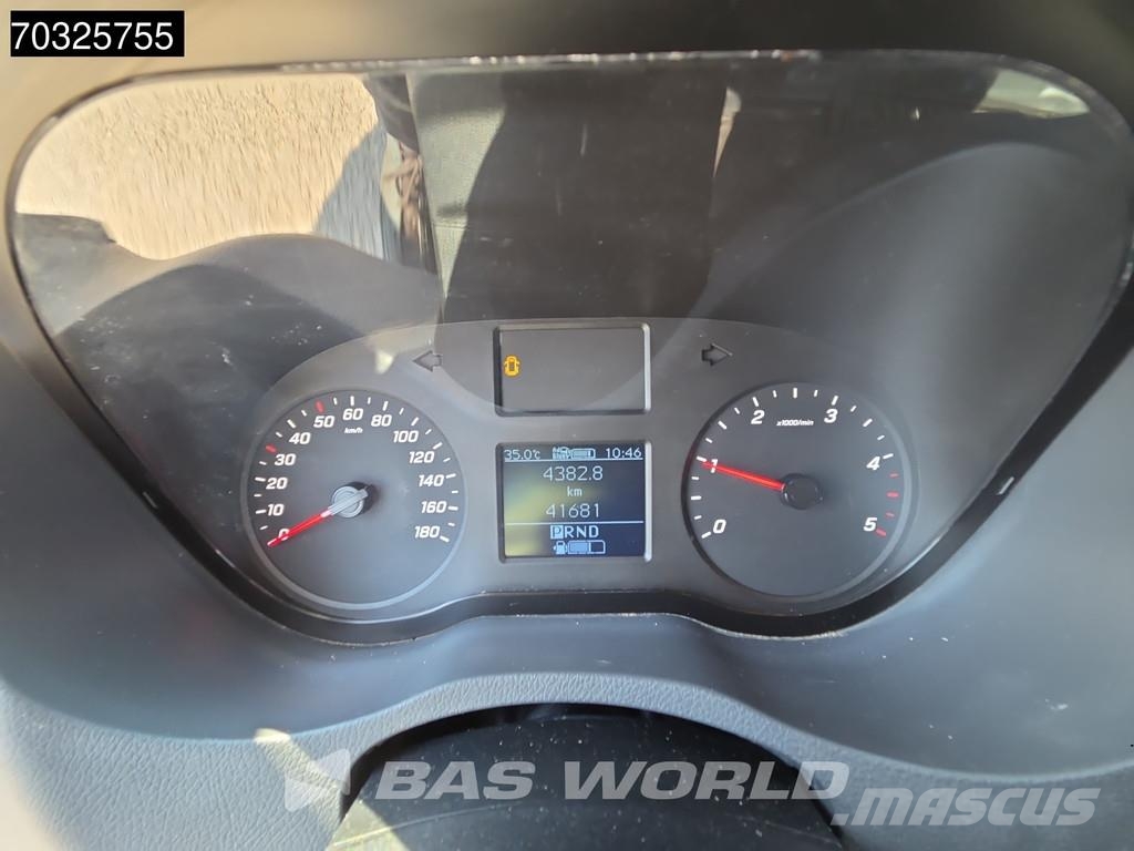 Mercedes-Benz Sprinter 215 CDI Automatik 150PS L2H2 Klima Kamera Lätta skåpbilar