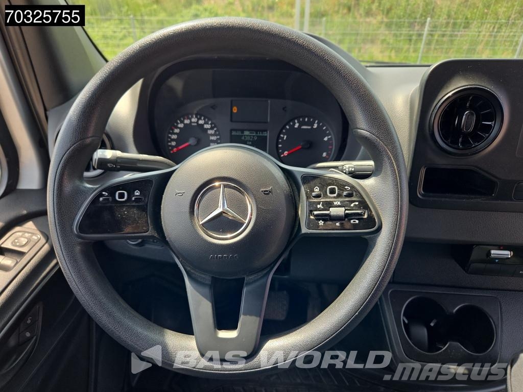 Mercedes-Benz Sprinter 215 CDI Automatik 150PS L2H2 Klima Kamera شاحنة مقفلة