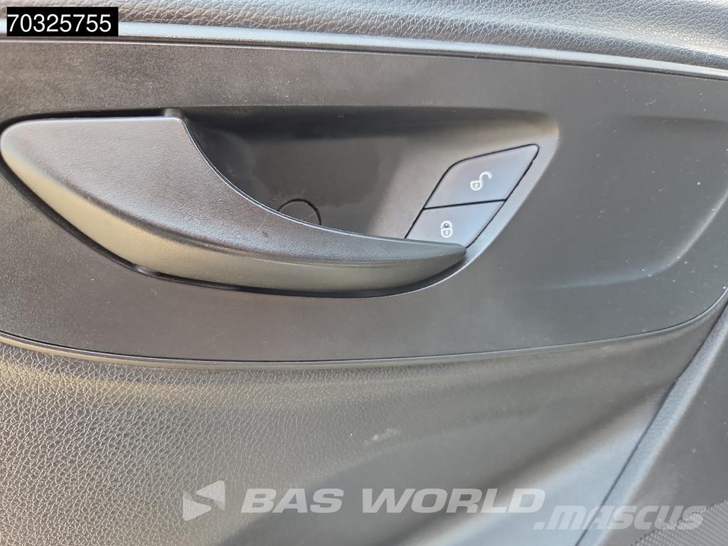 Mercedes-Benz Sprinter 215 CDI Automatik 150PS L2H2 Klima Kamera Lätta skåpbilar
